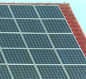 Solarenergie hilft - Photovoltaik (PV) muss weiter ausgebaut werden