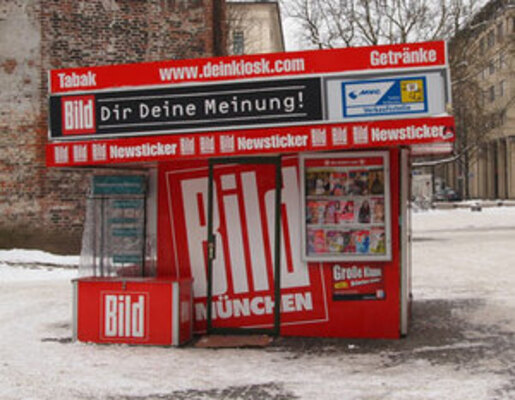  Tauchen Sie ein in die Geschichte der Bild-Zeitung, Deutschlands auflagenstärkster Boulevardzeitung, und erfahren Sie mehr über ihren Einfluss, ihre Kontroversen und ihre digitale Transformation im Kontext des Axel Springer Verlags.