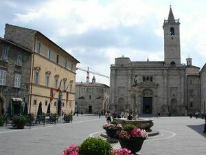 /media/photos/urlaub/italien/piazza-arringo.jpg